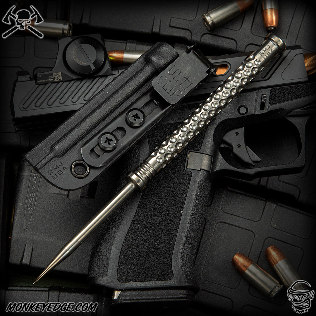 MonkeyEdge's tweet image. Pick your poison. The @rmj_usa Pentagon Pick is a fantastic backup poker when times call for urgent ventilation. Available now in Vintage Bronze, Vintage Blue, and standard Ti color variations at monkeyedge.com

#rmjtactical #edcgear #titanium #selfdefense #monkeyedge