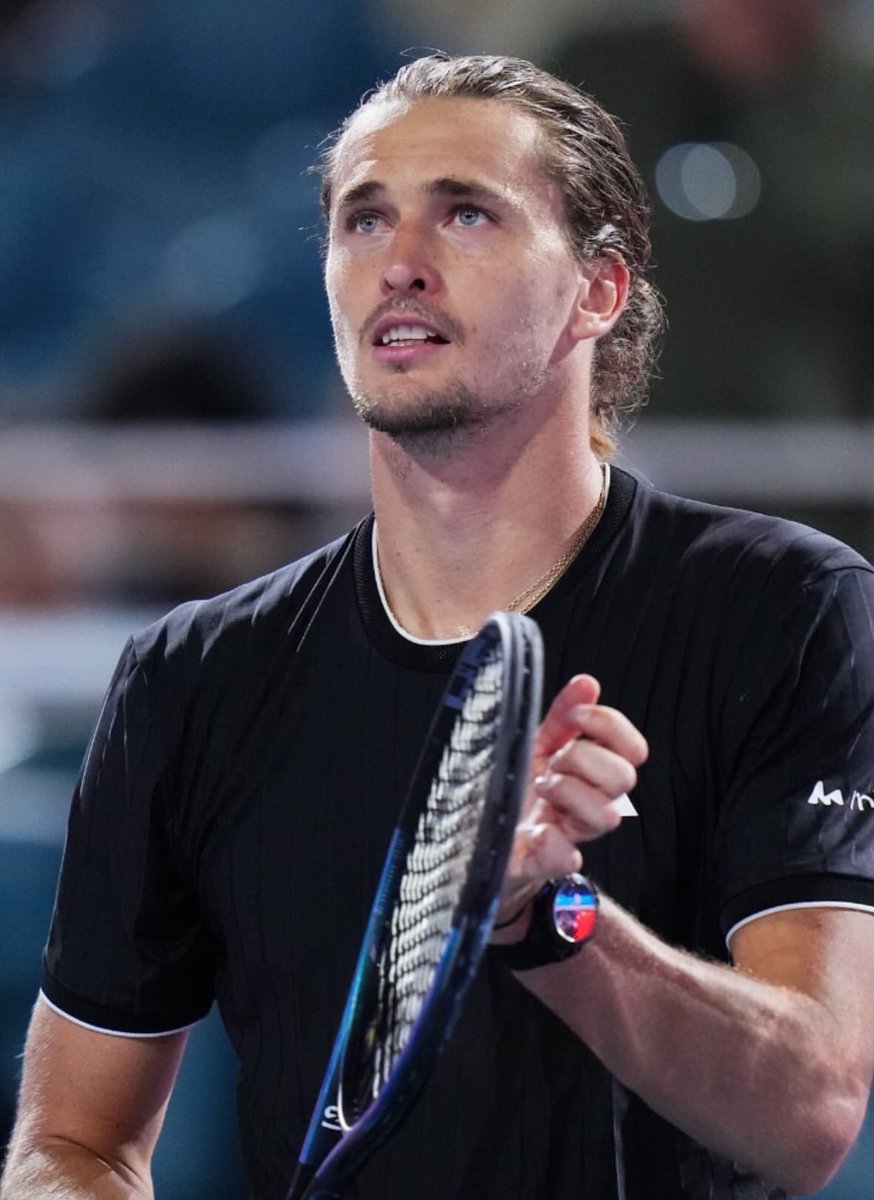 Zverevturkiye's tweet photo. Alexander Zverev servis ritmini sonradan bulmasına rağmen ilk sette aslında pekte kötü oynamadı
Sinner'in returnlerine iyi cevap verdi fakat Sinner bugün apayrı bir seviyede servis performansı gösteriyor...
İlk seti Zverev 6-3 ile kaybediyor...
#zverev #sinner #miamimasters https://t.co/Hm9aEyCh3B