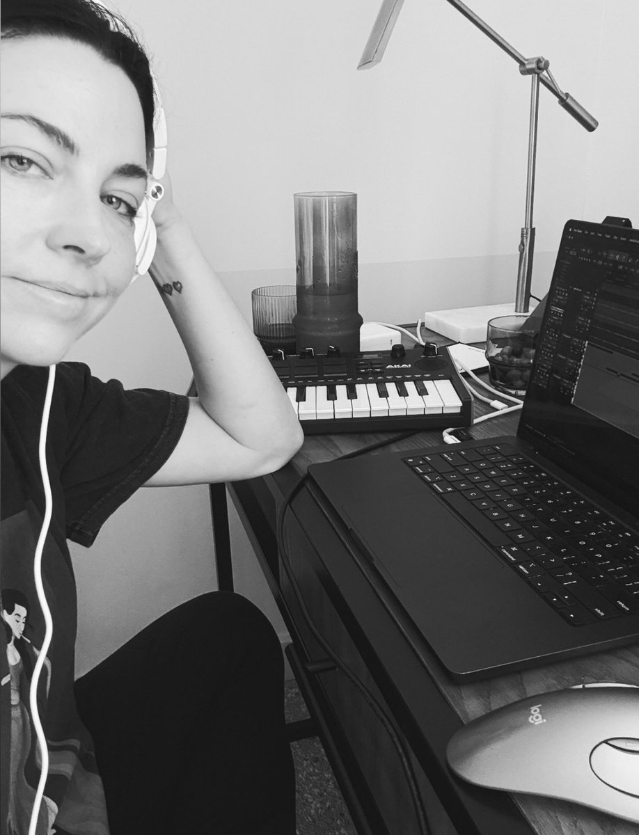 ivánescence tweet media