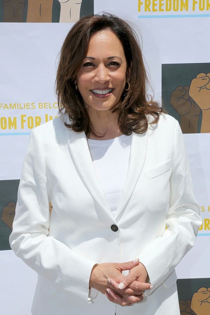 IStandWKamala's tweet photo. We know MVP @KamalaHarris encourages us to join a No Kings protest tomorrow & she will be so proud too!! Let this administration & Republicans know we are so sick and tired of them. We are electing Democrats in midterms & Kamala as our next President in 2028!! #DemocratsMidterms #KamalaHarris2028 🔥🔥🌊✊