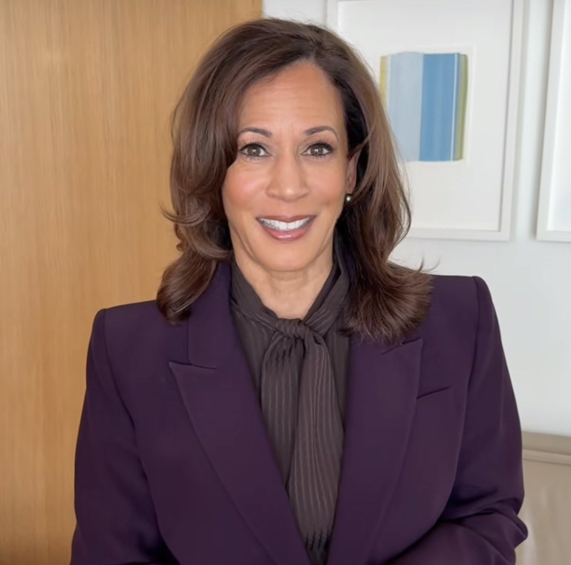 IStandWKamala's tweet photo. We know MVP @KamalaHarris encourages us to join a No Kings protest tomorrow & she will be so proud too!! Let this administration & Republicans know we are so sick and tired of them. We are electing Democrats in midterms & Kamala as our next President in 2028!! #DemocratsMidterms #KamalaHarris2028 🔥🔥🌊✊