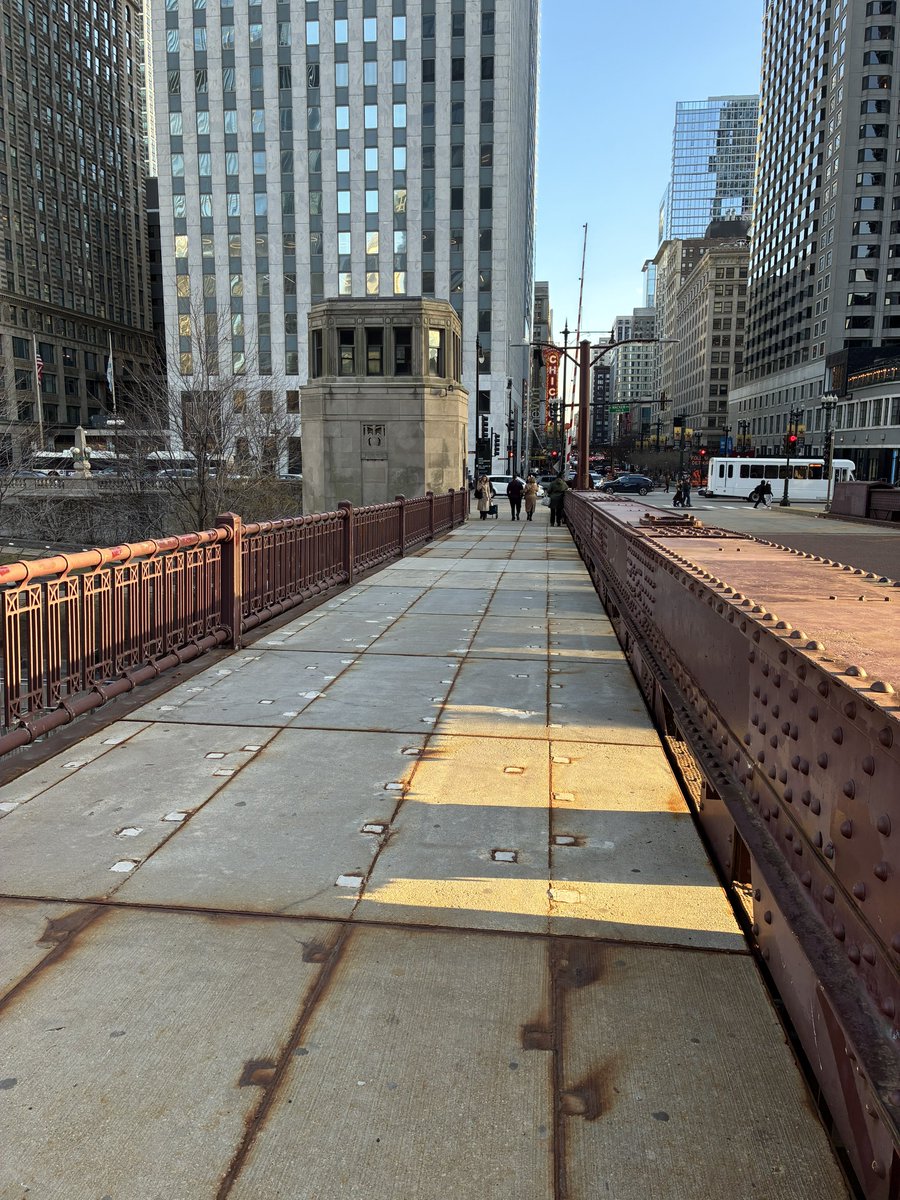 chi_urbanist's tweet photo. Welcome back State Street Bridge https://t.co/UJ4dy3CCBw