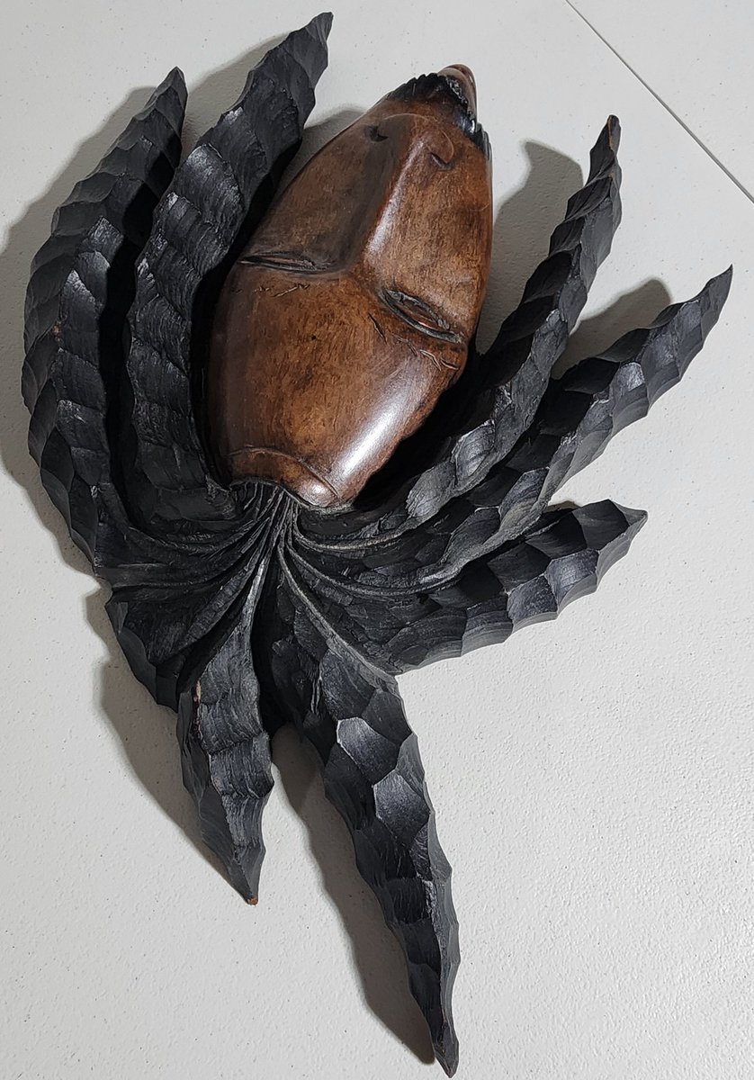 GentlyGems's tweet photo. Vintage Hand-Carved Jamaican Rasta Bob Marley Dreadlock Mask – 1980s–90s folk art gem! Massive size, vibrant two-tone wood, insane detail. Museum-quality statement piece 🔥
Etsy link 👇 #GentlyGems 
https://t.co/vxMlRoAOiD https://t.co/g06tzX4VhJ