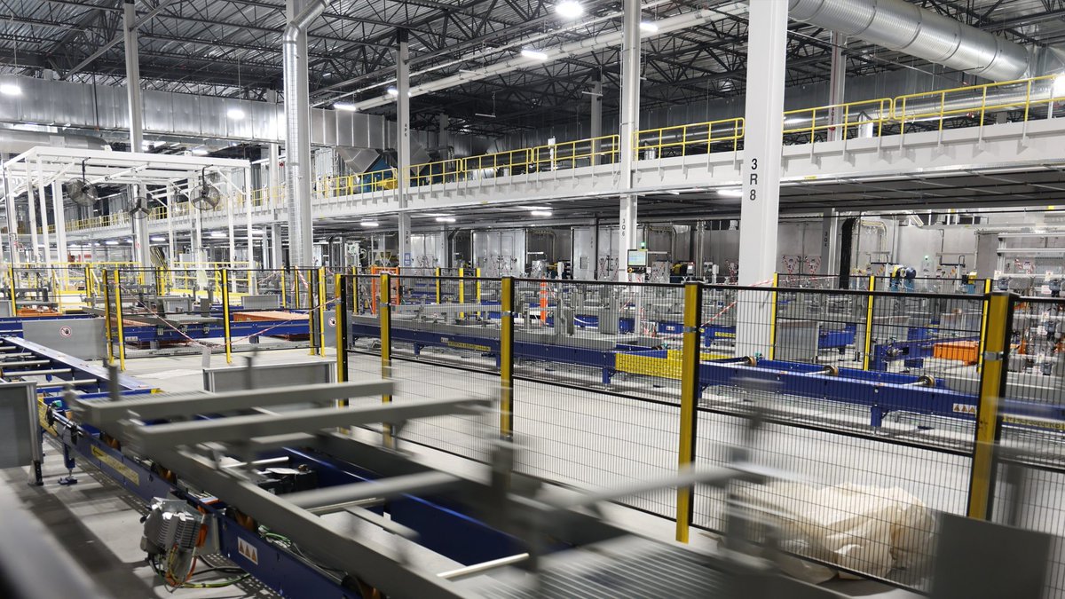 Scout_Motors's tweet photo. The action is in Blythewood. Interiors of the production center are filling out, assembly lines are being…assembled. Oh, and we got robots. Lots of robots.

Head to the Scout Stories blog to catch the latest factory update.

https://t.co/fWFxo1YF2Y

#ScoutMotors https://t.co/2gK9zSZptS