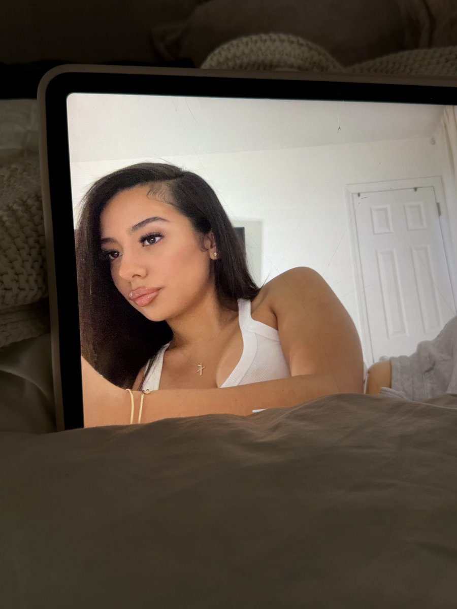 babyleaver's tweet photo. doll face https://t.co/pXI4bQ6iKJ