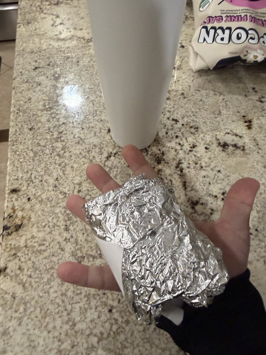 BullVOLS31's tweet photo. @ChipotleTweets is this a $15 burrito???

Additional thanks for your support agent hanging up on me. https://t.co/AXxminTVJg