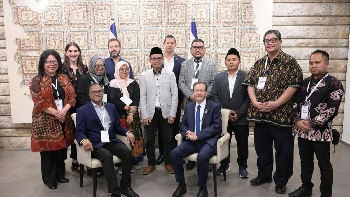 GheaJhanaLie7's tweet photo. @iraninarabic_ir @IranIntlbrk @IranIntl  hati2 mereka itu Agen Mozzad di Indonesia. Mereka sembunyi di balik organisasi @nu_online https://t.co/53NcIjHv2x
