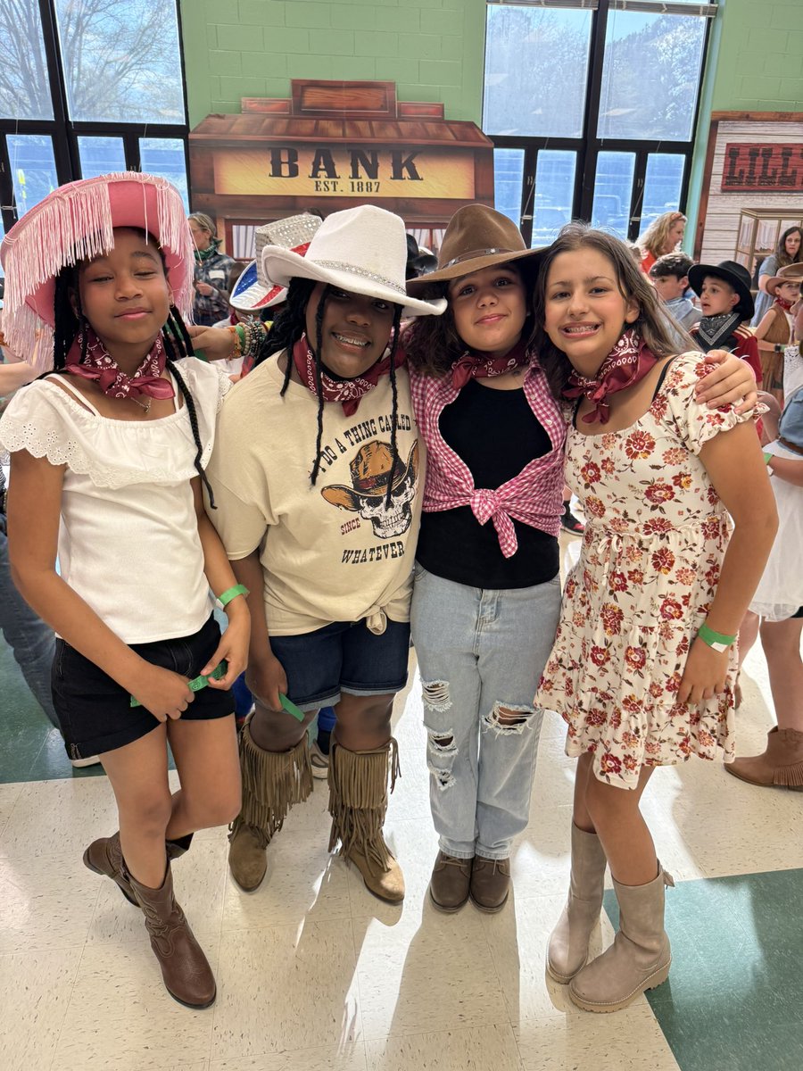 Danielle Combs tweet media