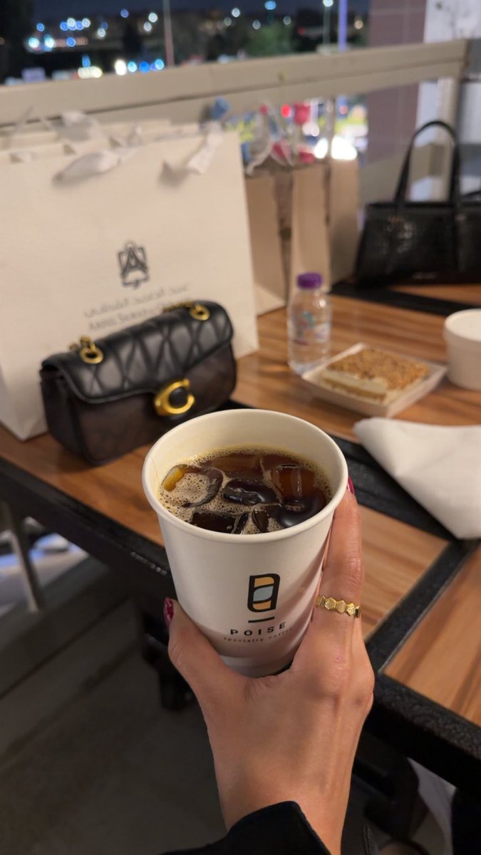 xyiiaa's tweet photo. وكأن الحياة في لقاء الاصدقاء تزهر 🦋 https://t.co/gjGUBOiJpt