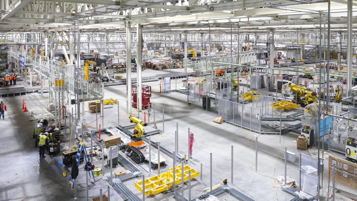 Scout_Motors's tweet photo. The action is in Blythewood. Interiors of the production center are filling out, assembly lines are being…assembled. Oh, and we got robots. Lots of robots.

Head to the Scout Stories blog to catch the latest factory update.

https://t.co/fWFxo1YF2Y

#ScoutMotors https://t.co/2gK9zSZptS