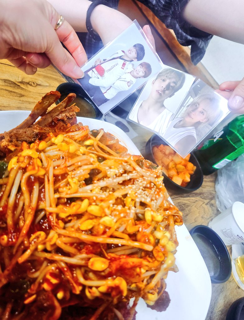 ᴍɪᴄʜᴇʟ. tweet media