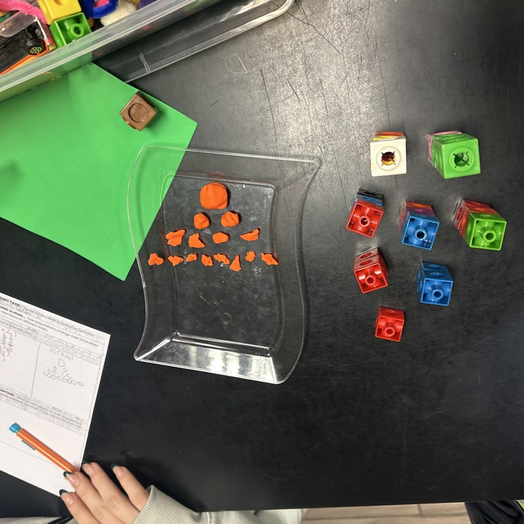 HumbleISD_CMS's tweet image. 7th grade science brought reproduction to life with model boxes! 🧬🌱 From budding hydra to fragmenting starfish, binary fission bacteria, propagating strawberries, and pollinating flowers, students explored survival strategies in action. Science that grows! #TheColtWay