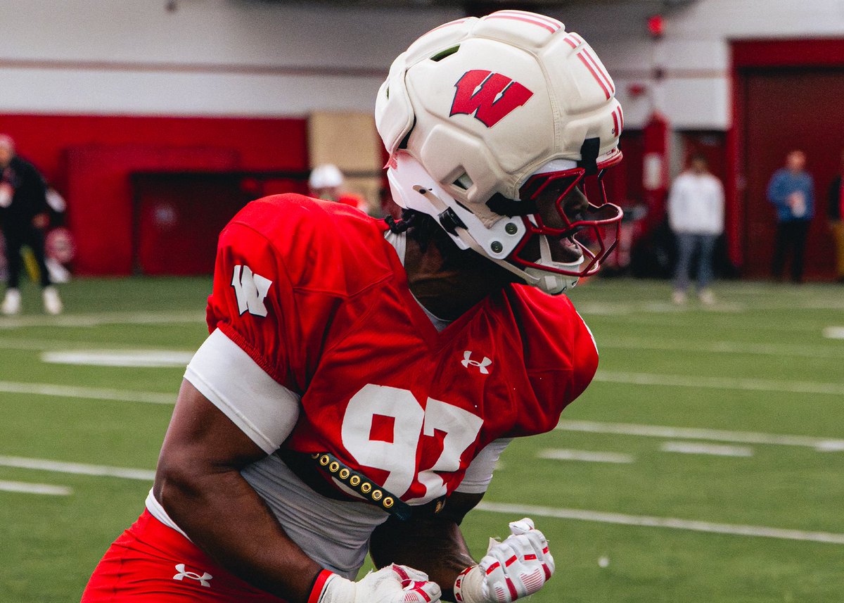 Wisconsin Football tweet media