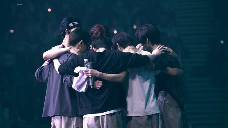 Livi ✯ | sevEN tweet media