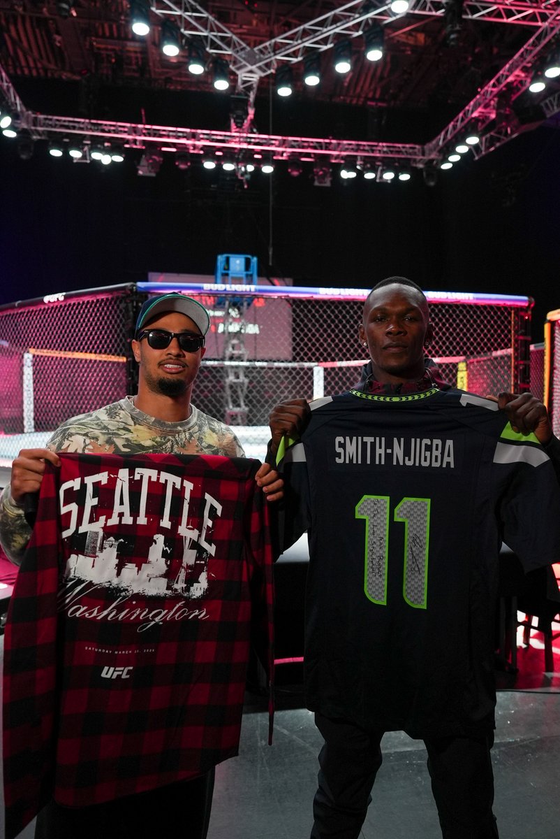 ufc's tweet photo. Real recognizes real 🤝

@Stylebender and @MikeMav22 linked up with @Seahawks WR @Jaxon_Smith1 ahead of #UFCSeattle! https://t.co/XCaDyRGFHO