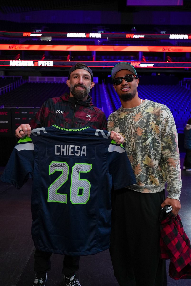 ufc's tweet photo. Real recognizes real 🤝

@Stylebender and @MikeMav22 linked up with @Seahawks WR @Jaxon_Smith1 ahead of #UFCSeattle! https://t.co/XCaDyRGFHO