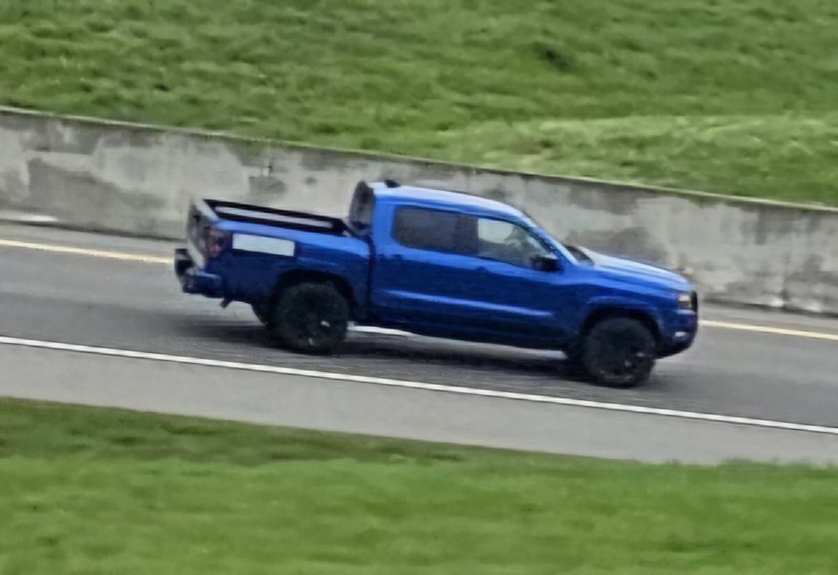 LeeDavidsonTn's tweet photo. Is this the 2027 Silverado? It was spotted in Nashville this afternoon. It had small areas of camouflage. https://t.co/VMTOOvavTb