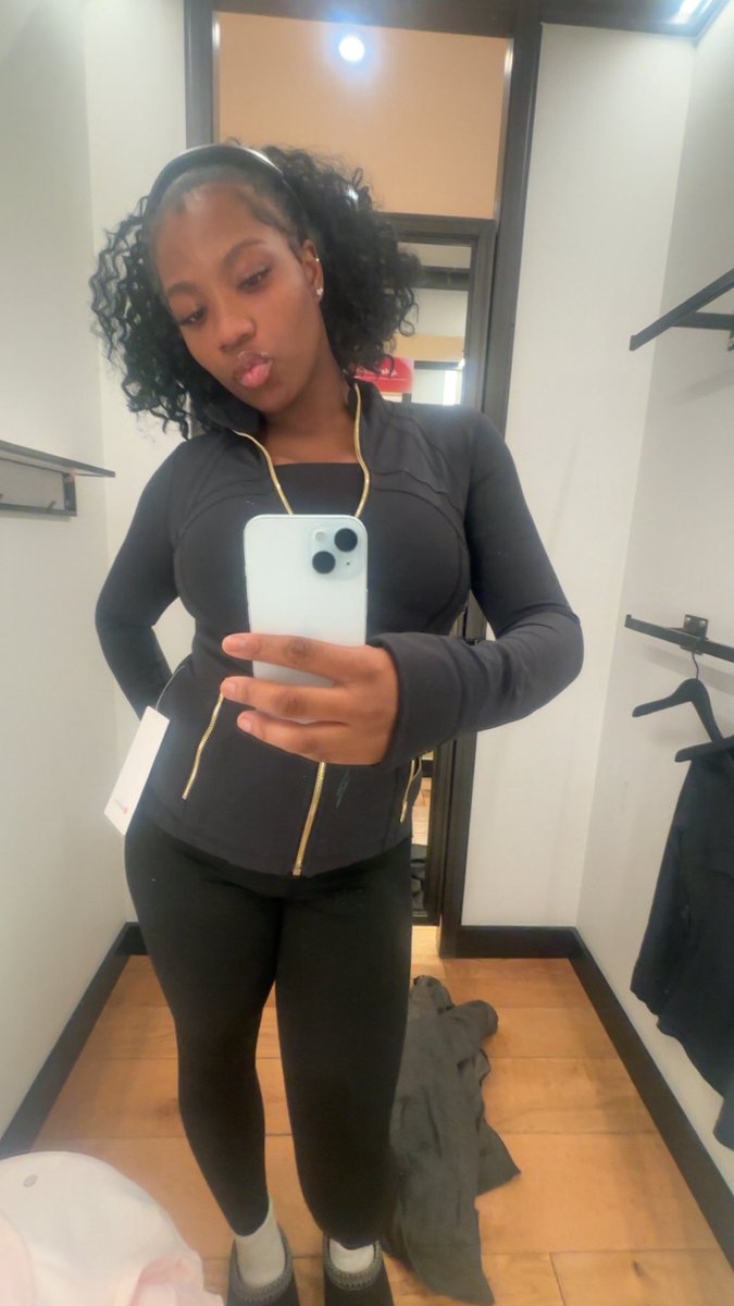 Amara (Findom) tweet media