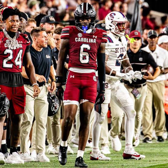ELIMinate28's tweet image. EXCITED to be back in Columbia tomorrow. 🐓
#SPURSUP

 @CoachSBeamer @DarrenUscher @SamSerbay @brianbachman_ @coachfurrey @GamecockFB @elodge4 @zachbendorfSC @StagsRecruiting