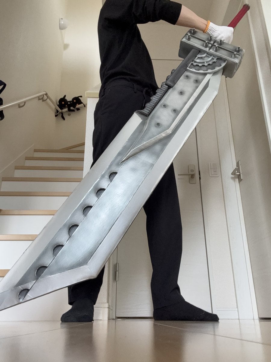 マージでやばいぞ！！！
クオリティ！！！！！えぐい！！！！
ただまだ塗装が乾き切ってないのか刀の両サイドの銀が手に着くからギリギリまで乾かしてだなご飯食べる！