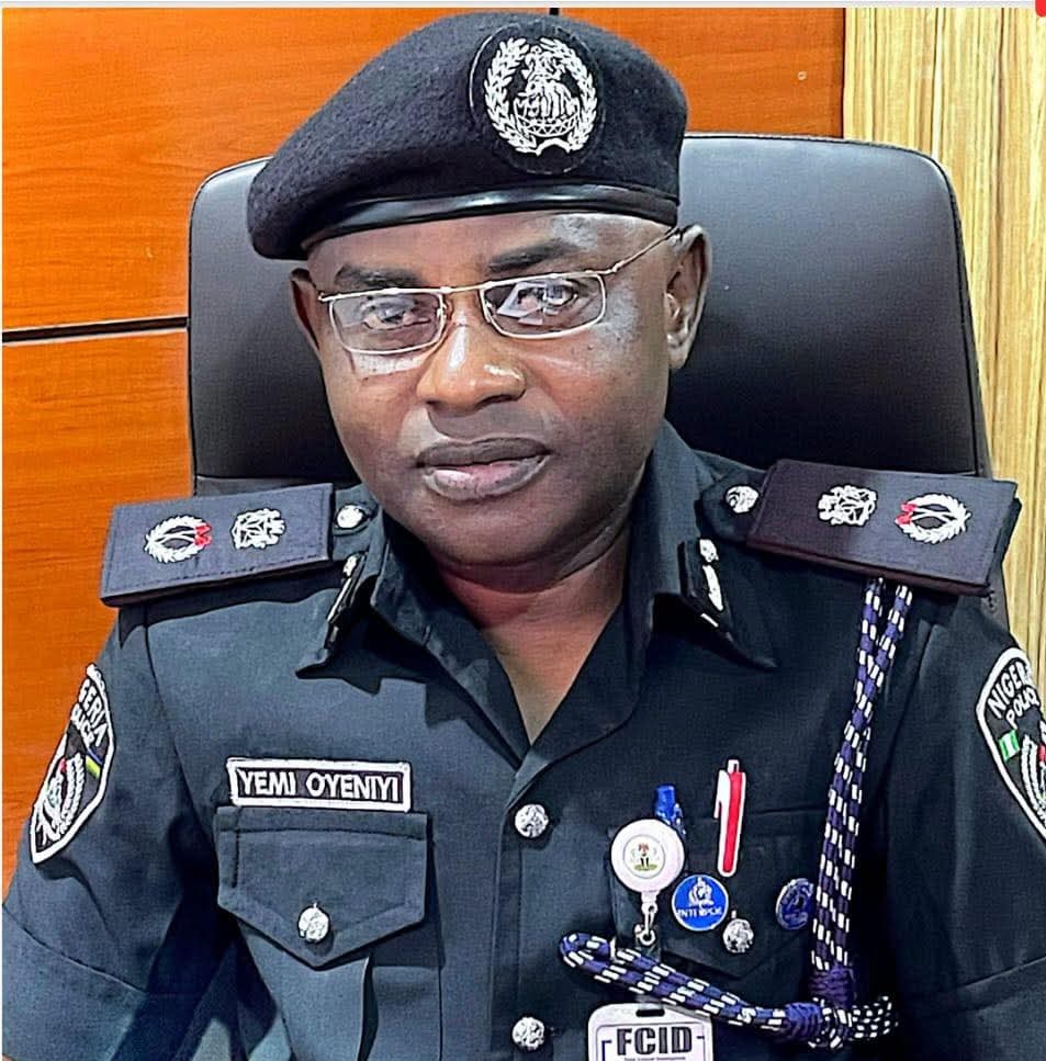 Princemoye1's tweet photo. Meet the new Commissioner of Police, Delta State Command, CP Yemi John Oyeniyi. A very calm, kind but firm officer. He was the DPO in many divisions when we worked together in Ogun State. He was a great and active DPO Agbara Div in ogun when I was the PPRO. Welcome to Delta State boss. The work continues. God is able. 
Ire oo.