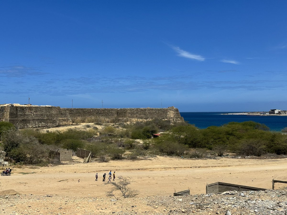 El guaro tweet media