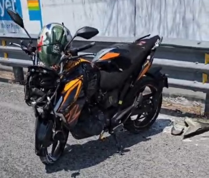 Mor_en_lucha's tweet image. #Bikers Dos derrapados está tarde, el primero se topa con un block sobre la libre a #Xochitepec y el segundo en la curva de #Atlatlahucan Lo mejor de todo es que no hubo daños a terceros, solo ellos. #Morelos #Seguridad