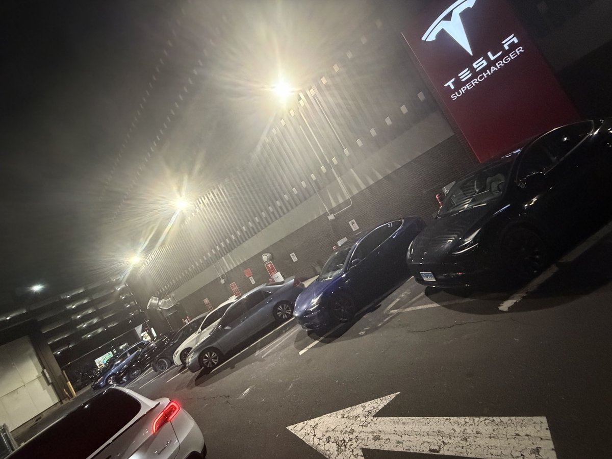 Jayyy860's tweet photo. @Tesla When will you do something about this problem? When will you start towing these non-electric cars from the charging stations? 

This is ridiculous and we shouldn’t have to deal with it. They park at the charging stations all the time, everywhere. This got to stop. https://t.co/PRIOFoBOcN