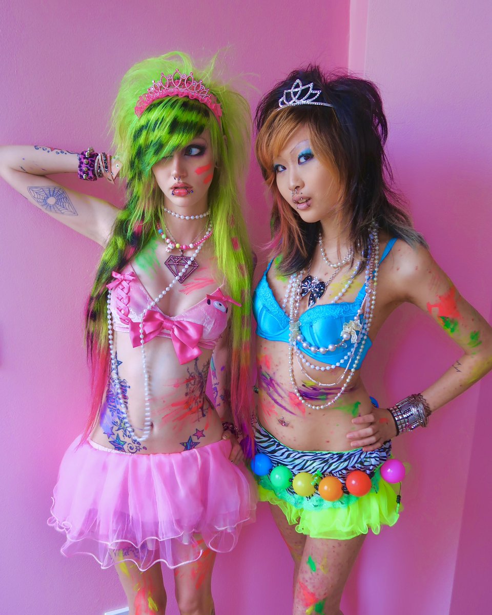 ROSIISWTCHBLADE's tweet image. haterz make us famous! #scenequeen #myspace