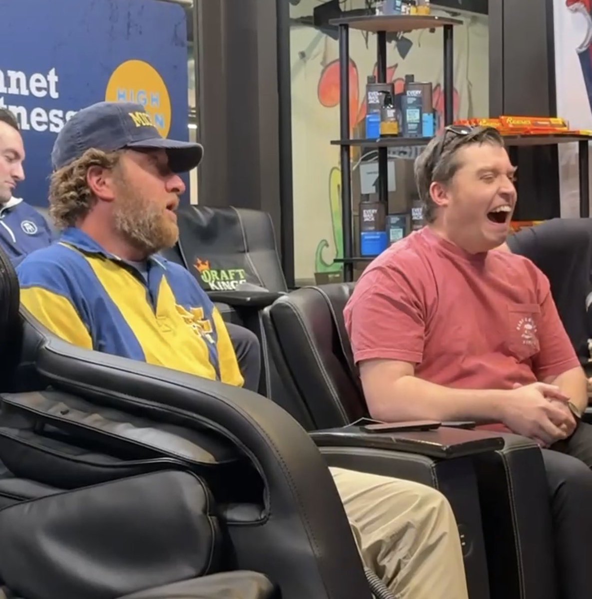 Viva La Stool tweet media