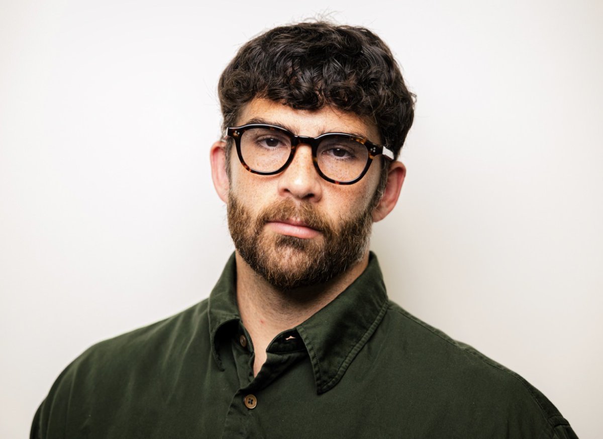 Politics & Poll Tracker 📡 tweet media