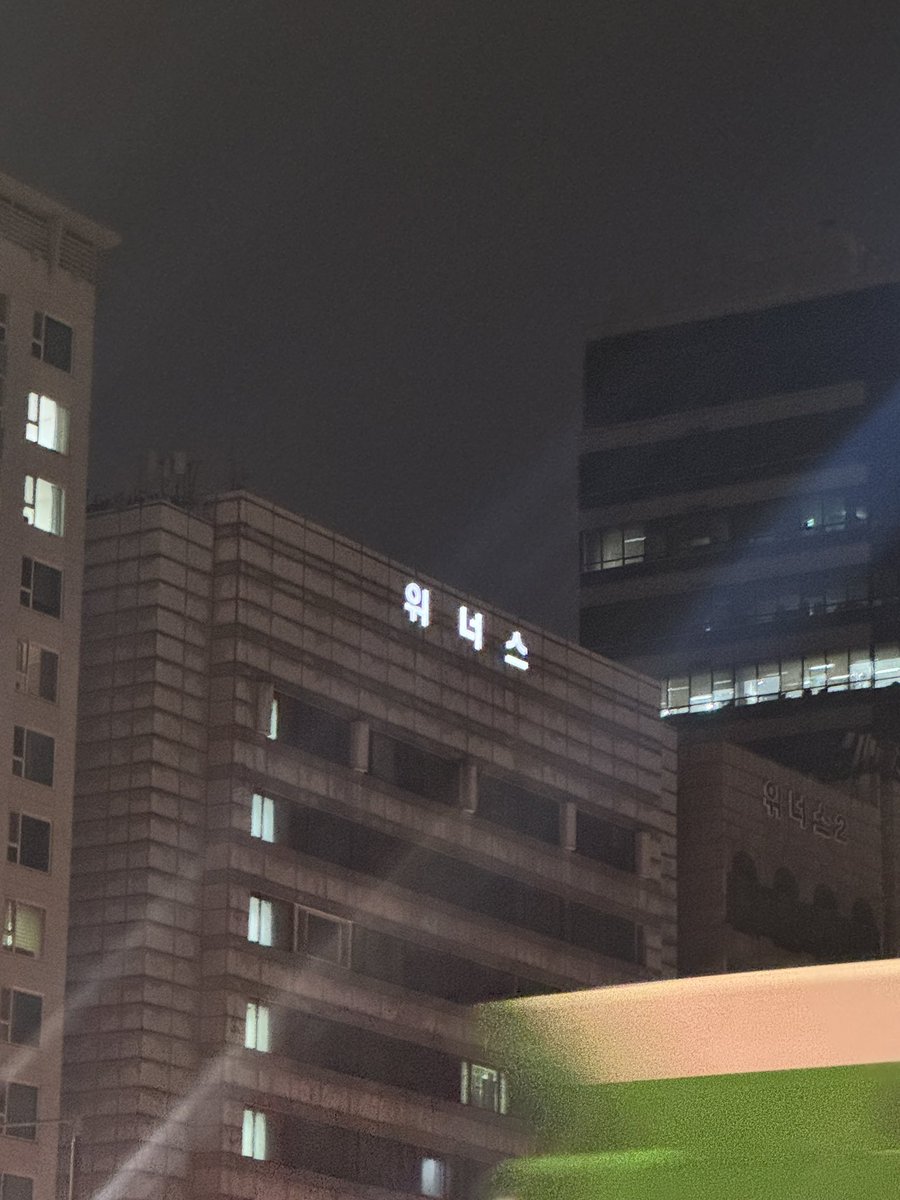 o tweet media