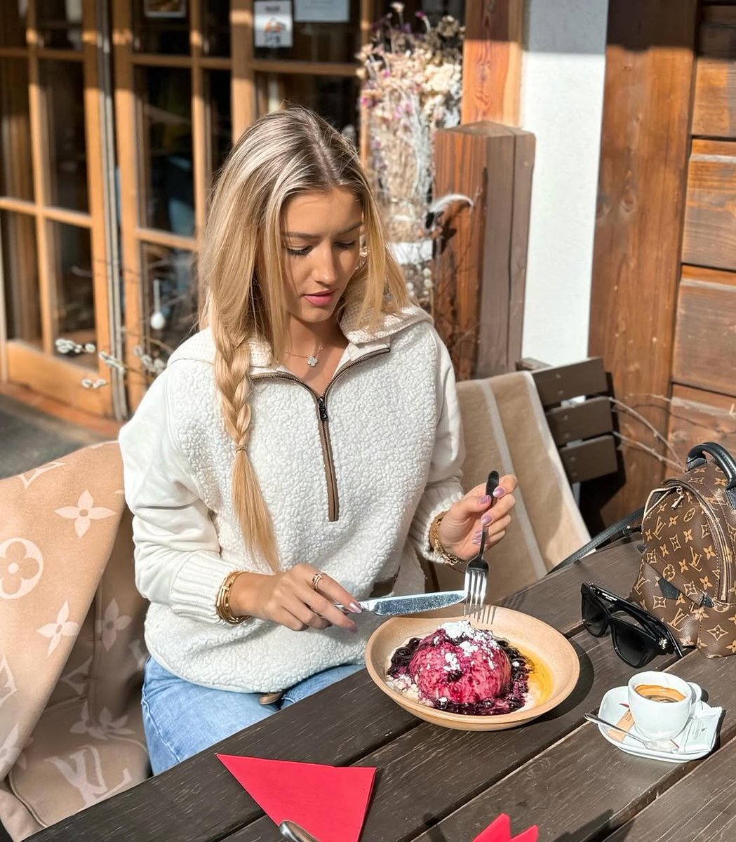 AleyaJohnson_'s tweet photo. Coffee, dessert, and a little bit of me time ✨
Simple things, but somehow they mean everything 🤍 https://t.co/FAnItFzqAQ