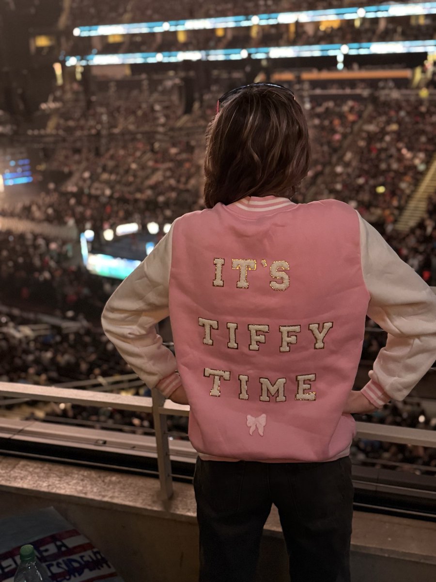 In_the_woods's tweet photo. WWE Smackdown in the ‘burgh! @tiffstrattonwwe #WWE #Smackdown #TiffyTime https://t.co/YUZlDPSR5g