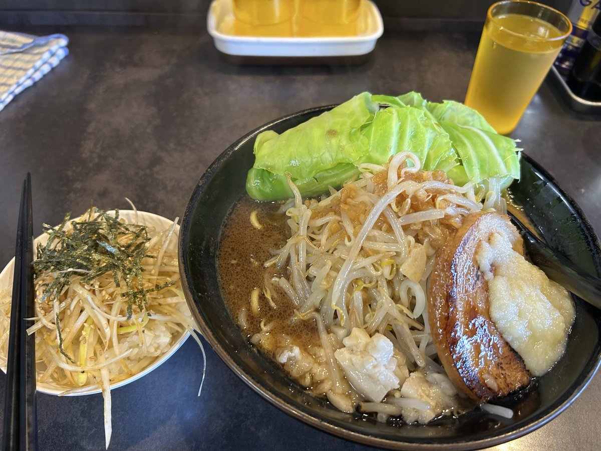 kokko_chi's tweet photo. @dreamars_ 頂きました
大盛り野菜ニンニクマシ
ミニネギ🧄丼
ご馳走様でした
前回のみそ旗二郎より
レベルアップしてます
美味しいです
#ラーメン
#旗っさし家 https://t.co/fghOs7VOl8