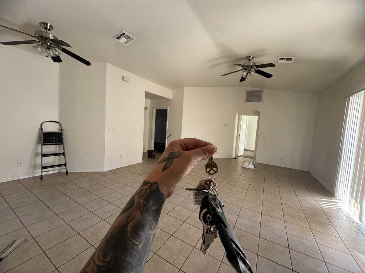 GoddessSinner_'s tweet photo. I did a new thing today, bought a new house. All thanks to you findummies, you l0sers make my life so easy💋🖤 
Let’s say it’s absolutely gorgeous inside and out😌🏡 https://t.co/oePNF9KyOj