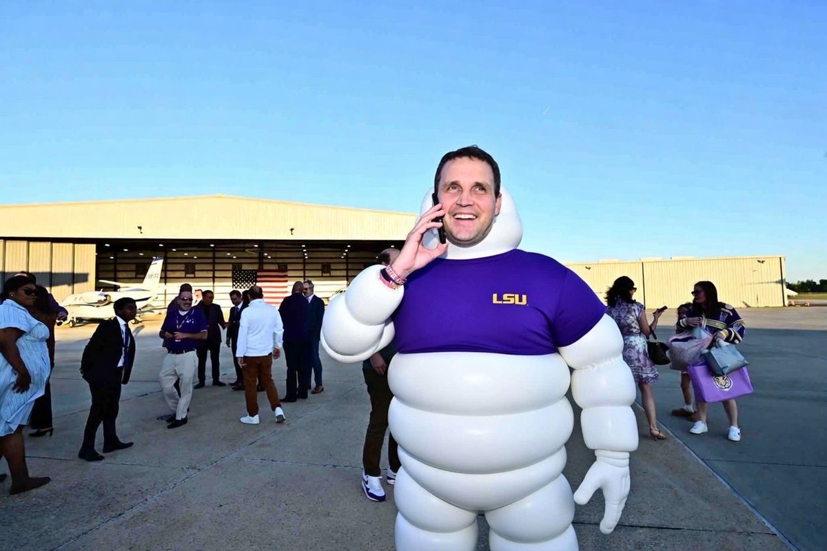 DolphansBurner's tweet photo. @LSUTrackField @LSUBasketball @CoachWadeNCSU https://t.co/ilVD2q14uG