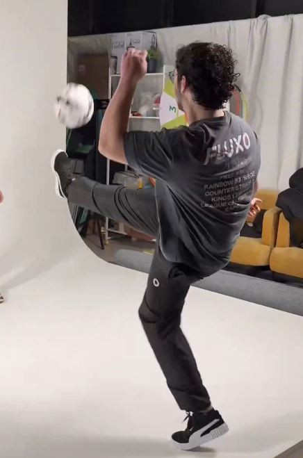 FLUXO curty tweet media