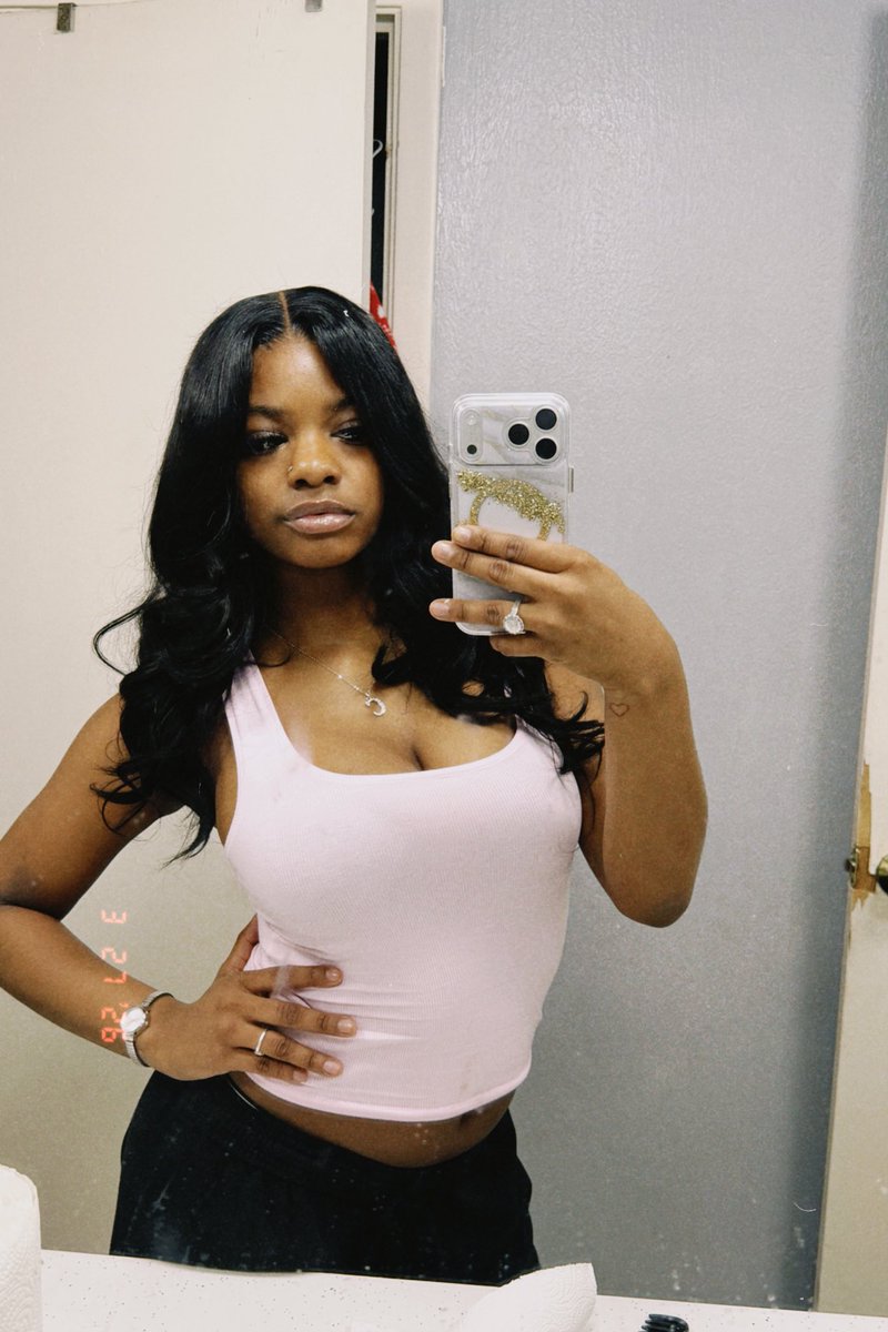 ChristyRenee tweet media