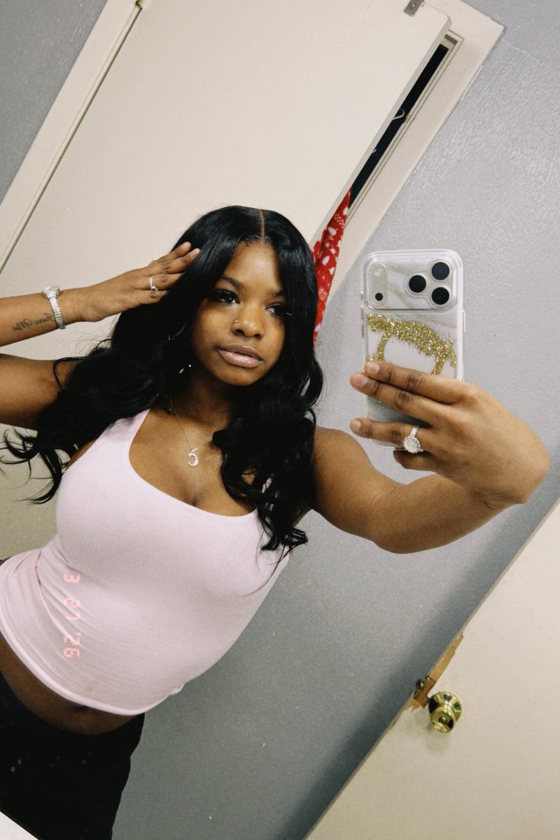 ChristyRenee tweet media