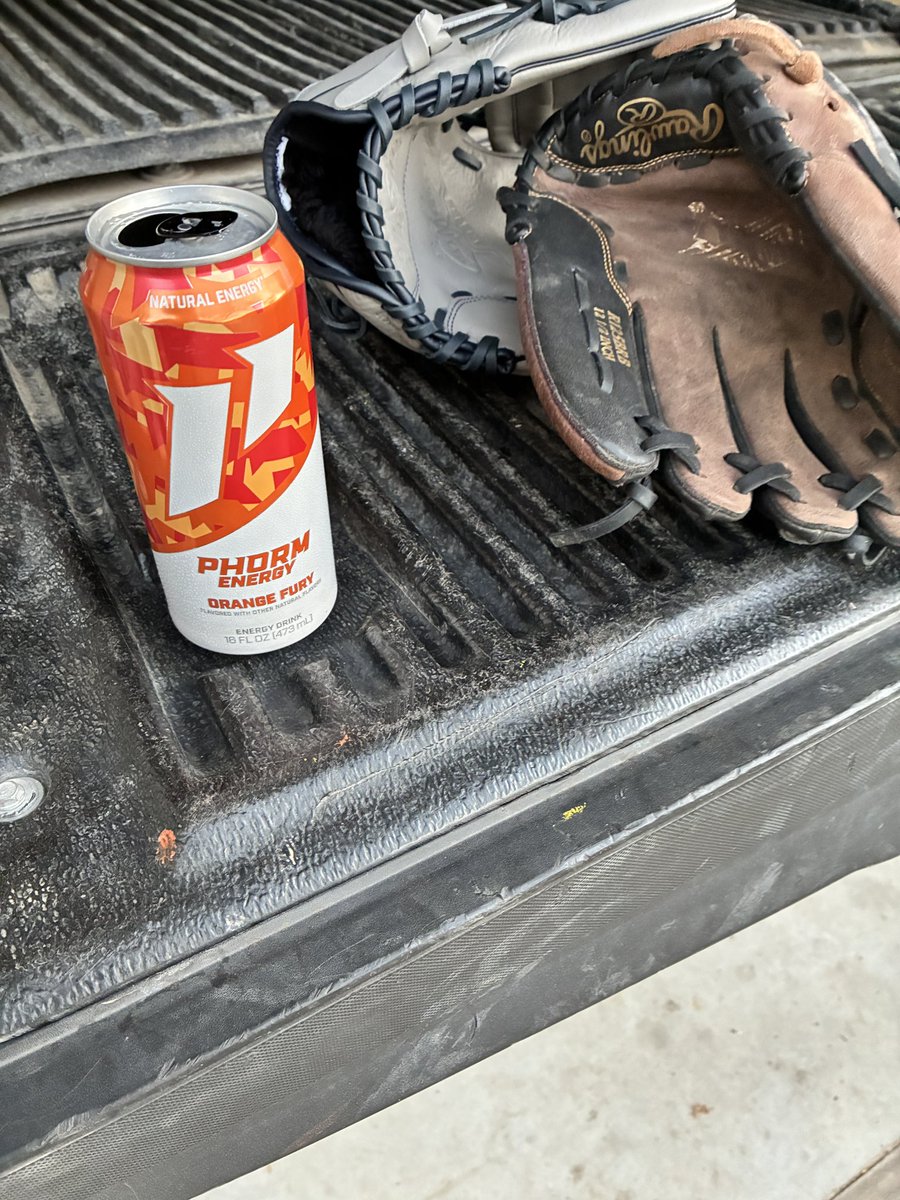 neftink's tweet photo. When you need an extra boost to get you through your math and push ups after practice. @JakeCrain_ @Blain_Crain and @davidadamcone  told us about @1stPhorm https://t.co/rNw4f7GzVF