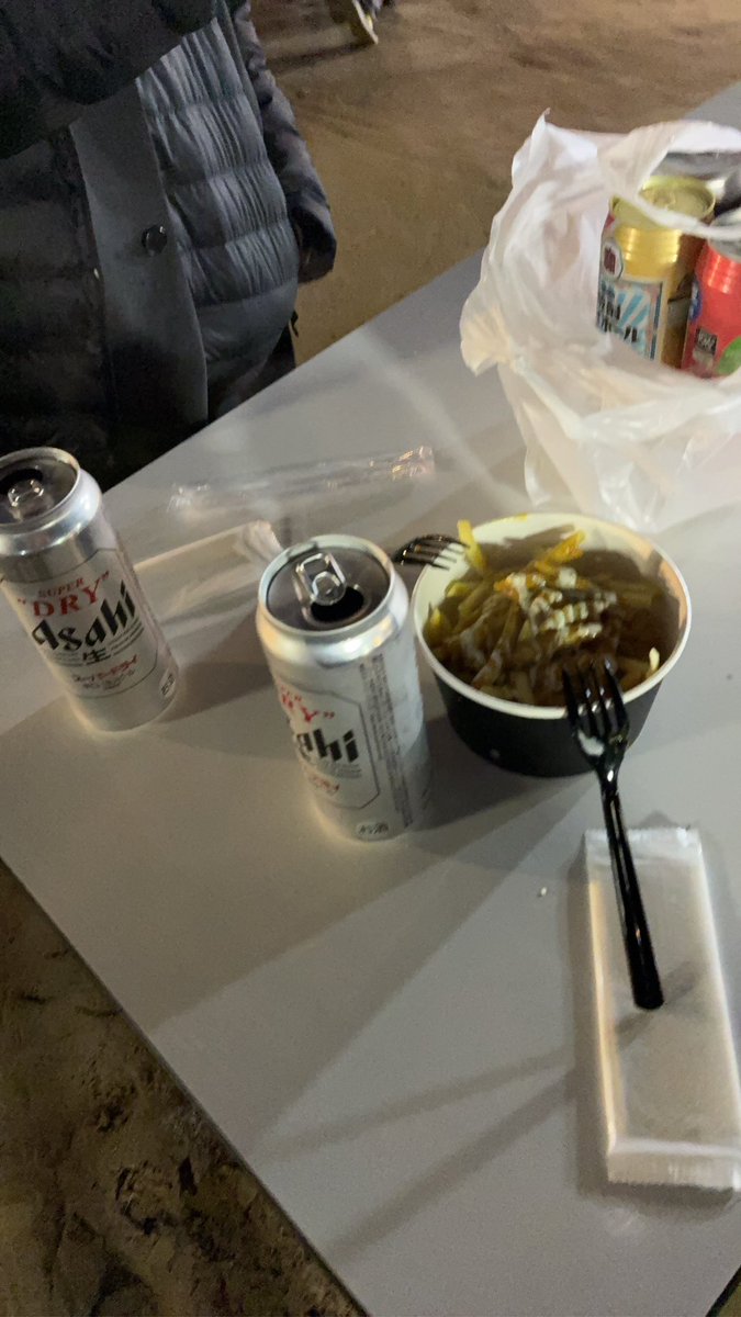 1030boxing's tweet photo. 会社の先輩と2人で夜桜行ってきた
半分以上枝でした
いとおかし https://t.co/GCPQihNnFb