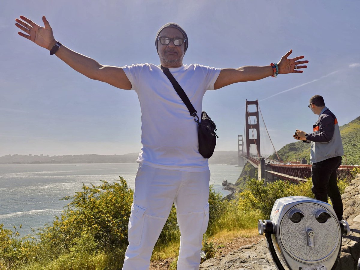 sputee's tweet photo. Producer/Director Sputnic Erawoc has been spotted in San Francisco shooting his new RomCom movie. #Romance #comedy https://t.co/TYxA9wC2y6