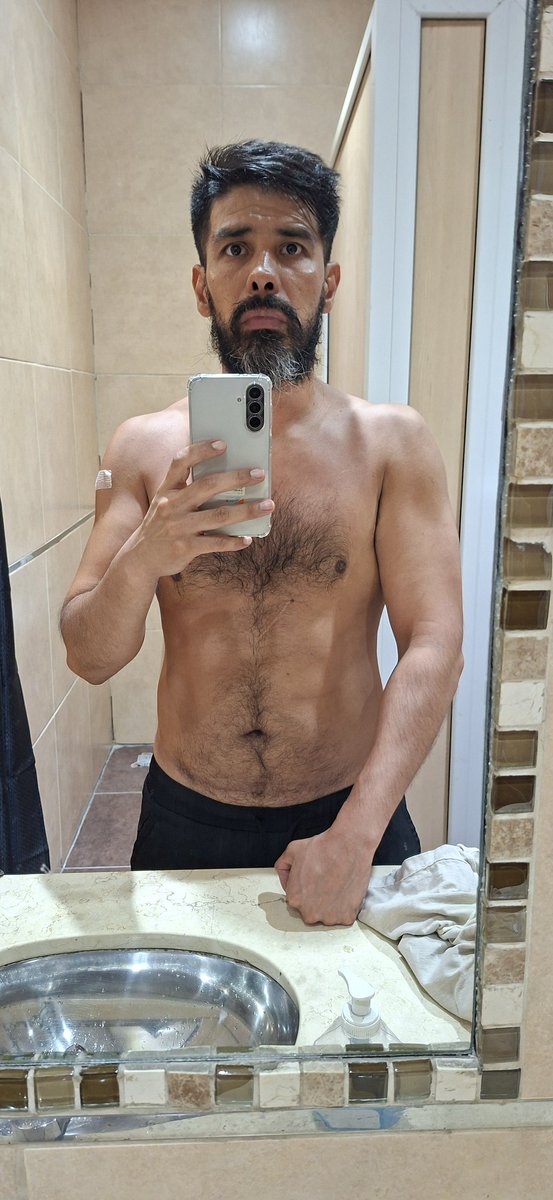 MaestroShion's tweet photo. #Viernes27 #fridayfitness #gym https://t.co/NklNSmFuSx