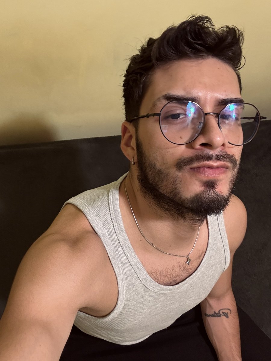 _SebastianSM_'s tweet photo. dejándome crecer el cabello y aún no me acostumbro https://t.co/fTtG33fhCe