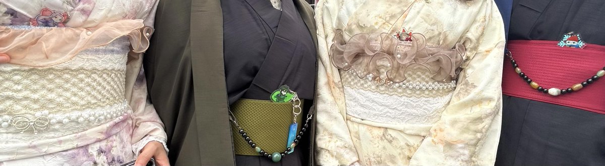 kata_heimin's tweet photo. 四季送り自陣オフ会～in京都～めちゃくちゃ楽しかった！！
神夏PLが自陣のおそろアクスタと自陣のカレンダー(12ヶ月全描き下ろしイラスト付き)作ってくれて最強すぎる
思い出の場所観光したり、和装したり、お泊まりホドゲ会したり、イメソンカラオケ大会したりと最強の2日間でした、自陣大好きだ！！ https://t.co/eMiALvRQf5