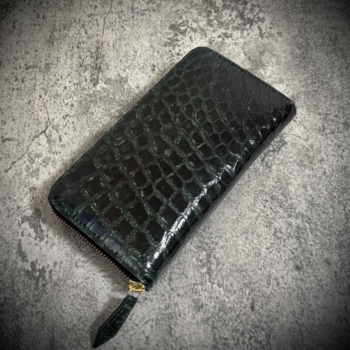 VallgoJp's tweet photo. スモールクロコダイル長財布✨
販売開始しました🔱

ぜひ見に来てください😊✨

⭐︎公式ストア⭐︎
https://t.co/MgDtBhqg1J

⭐︎Creema⭐︎ 
https://t.co/sYcDiEvAbp…

⭐︎ミンネ⭐︎ 
https://t.co/Oak19Q3xAj

#クロコダイル #ポロサス #財布 https://t.co/Ge0Oi4Arlc