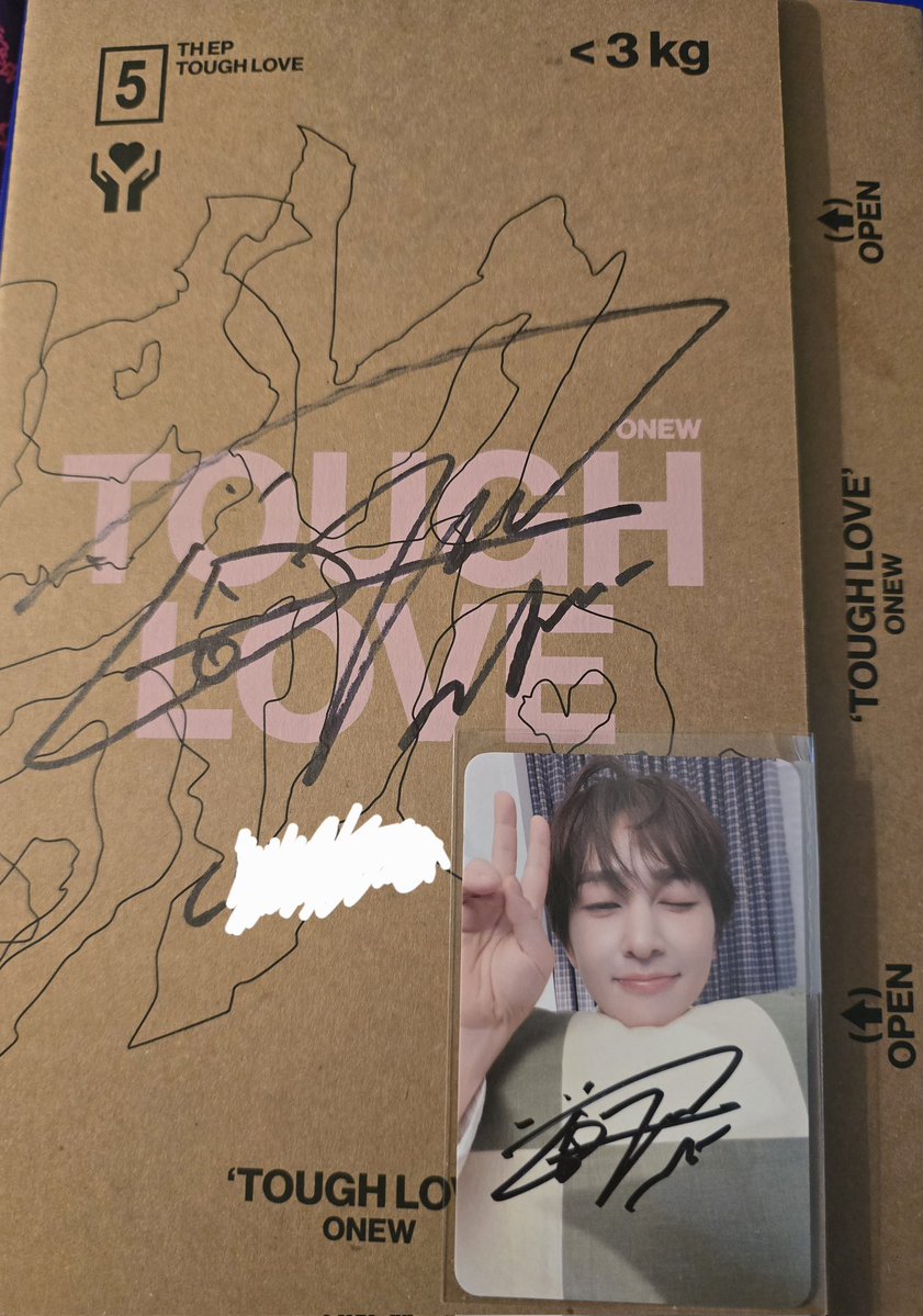 CJ SHINEE WORLD YASS tweet media