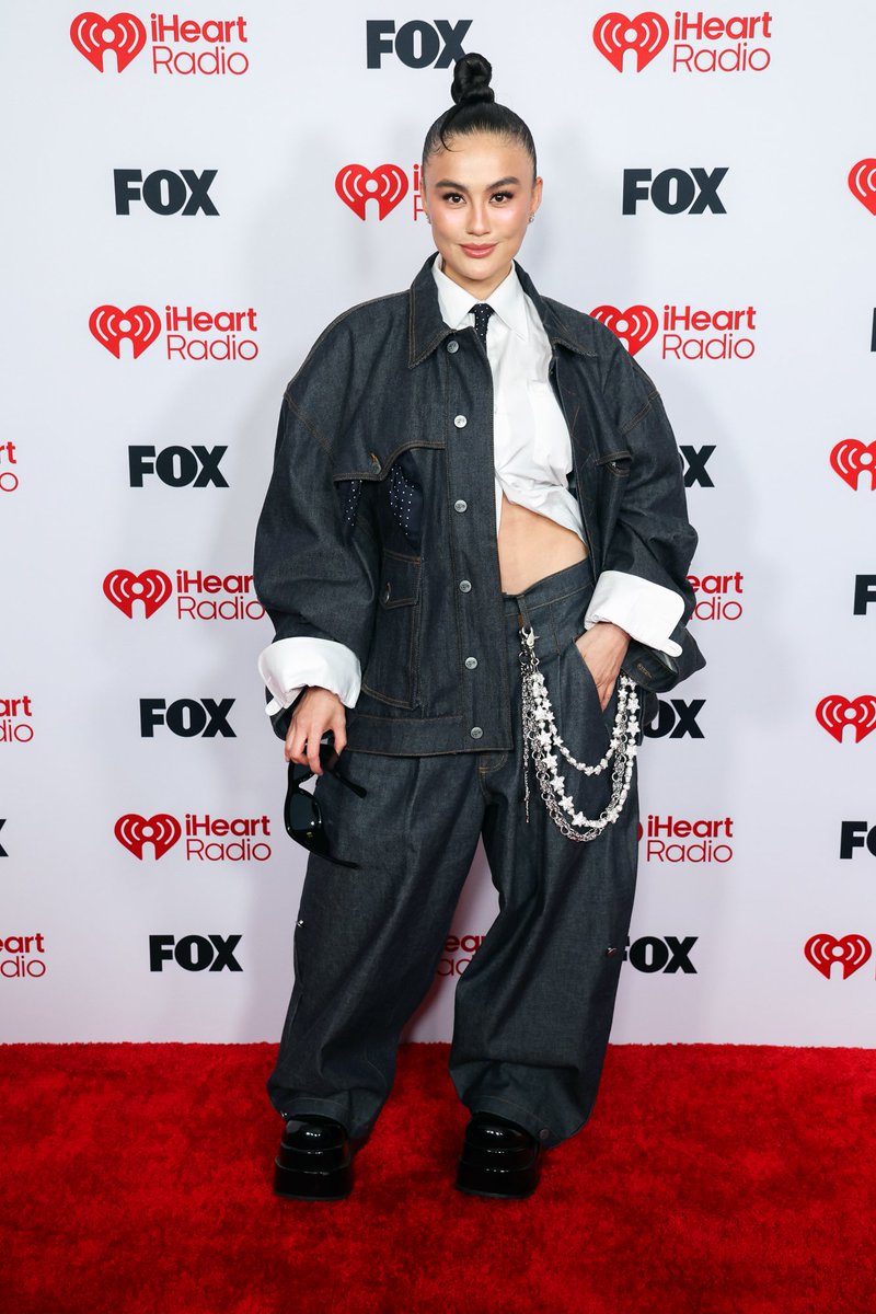 Top10ID_'s tweet image. LOOK | AGNEZ MO Tampil memukau diacara iHeartRadio Awards 2026 Red Carpet bareng Taylor Swift dlln. 💃✨

👇 Belanja Murah &amp;amp; Hemat ya Top10ID Shop

collshp.com/top10id

📝Likes, Komen &amp;amp; share ya!
 #agnezmo #iHeartAwards2026 #Fyp #ArtisIndonesia #Beranda