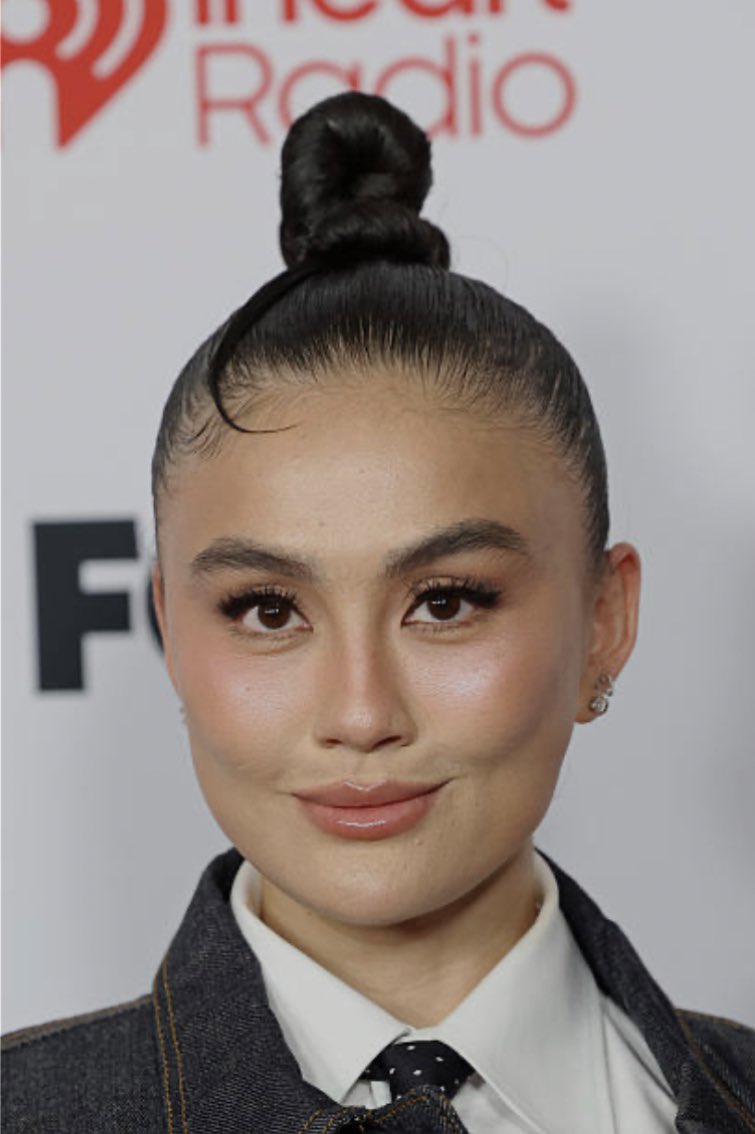 Top10ID_'s tweet image. LOOK | AGNEZ MO Tampil memukau diacara iHeartRadio Awards 2026 Red Carpet bareng Taylor Swift dlln. 💃✨

👇 Belanja Murah &amp;amp; Hemat ya Top10ID Shop

collshp.com/top10id

📝Likes, Komen &amp;amp; share ya!
 #agnezmo #iHeartAwards2026 #Fyp #ArtisIndonesia #Beranda